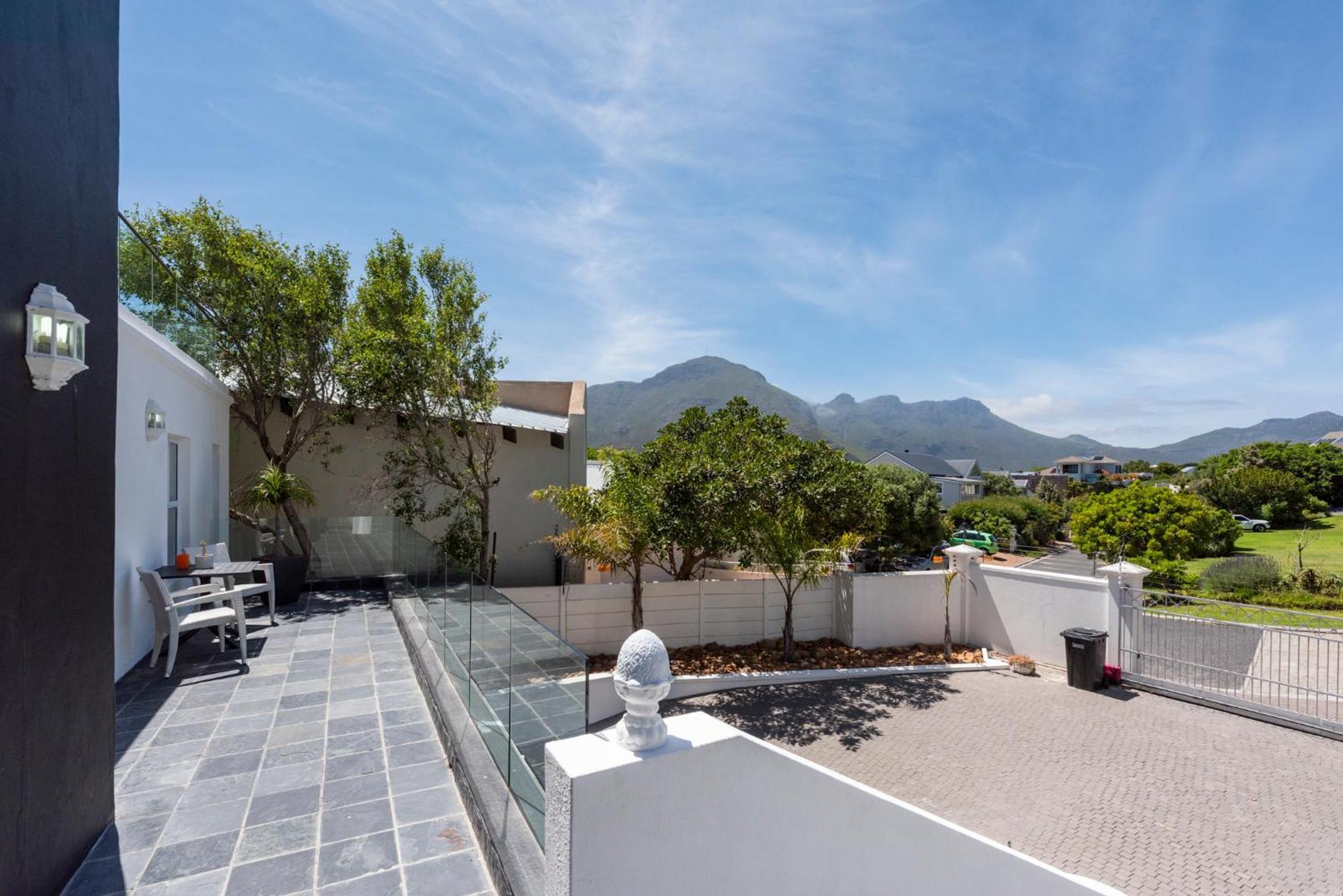 Bed And Breakfast Villa Livadia Cape Town Exterior photo