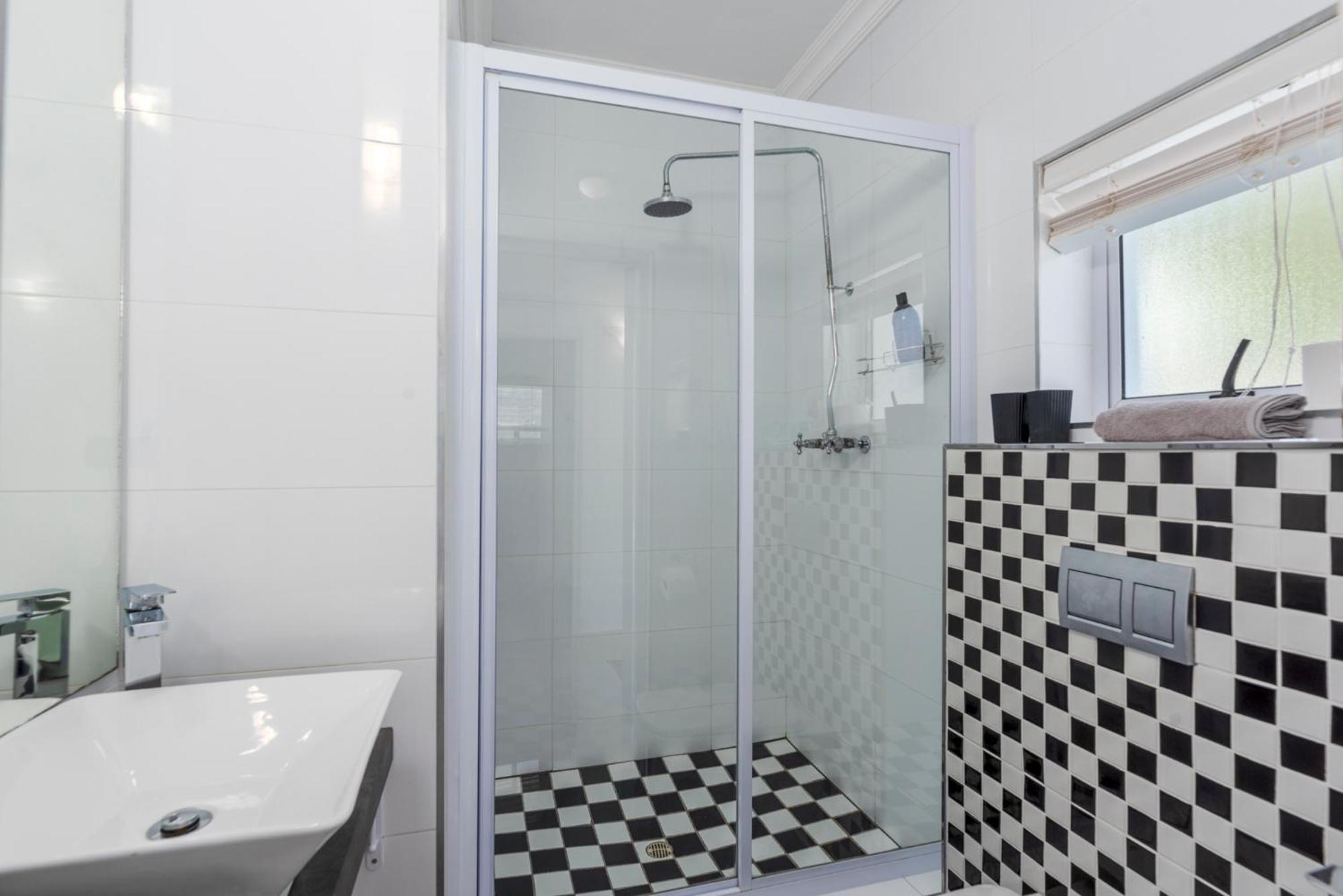 Bed And Breakfast Villa Livadia Cape Town Exterior photo